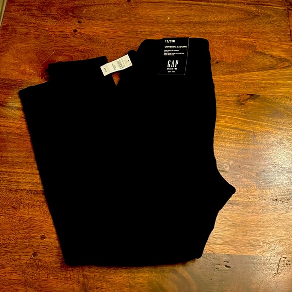 GAP Denim - GAP NWT Women’s jeans - 12/31 Regular -Super Stretch -Universal Legging